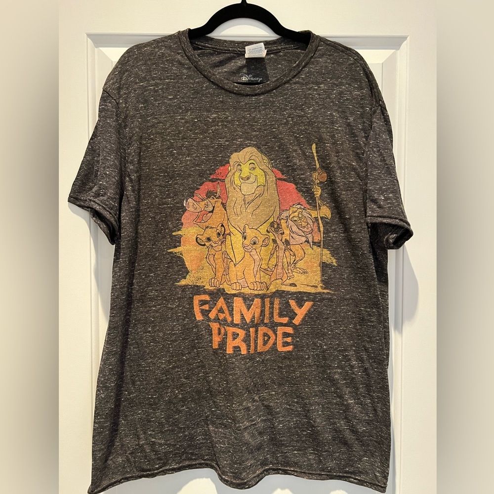 Men’s XL Lion King t shirt
